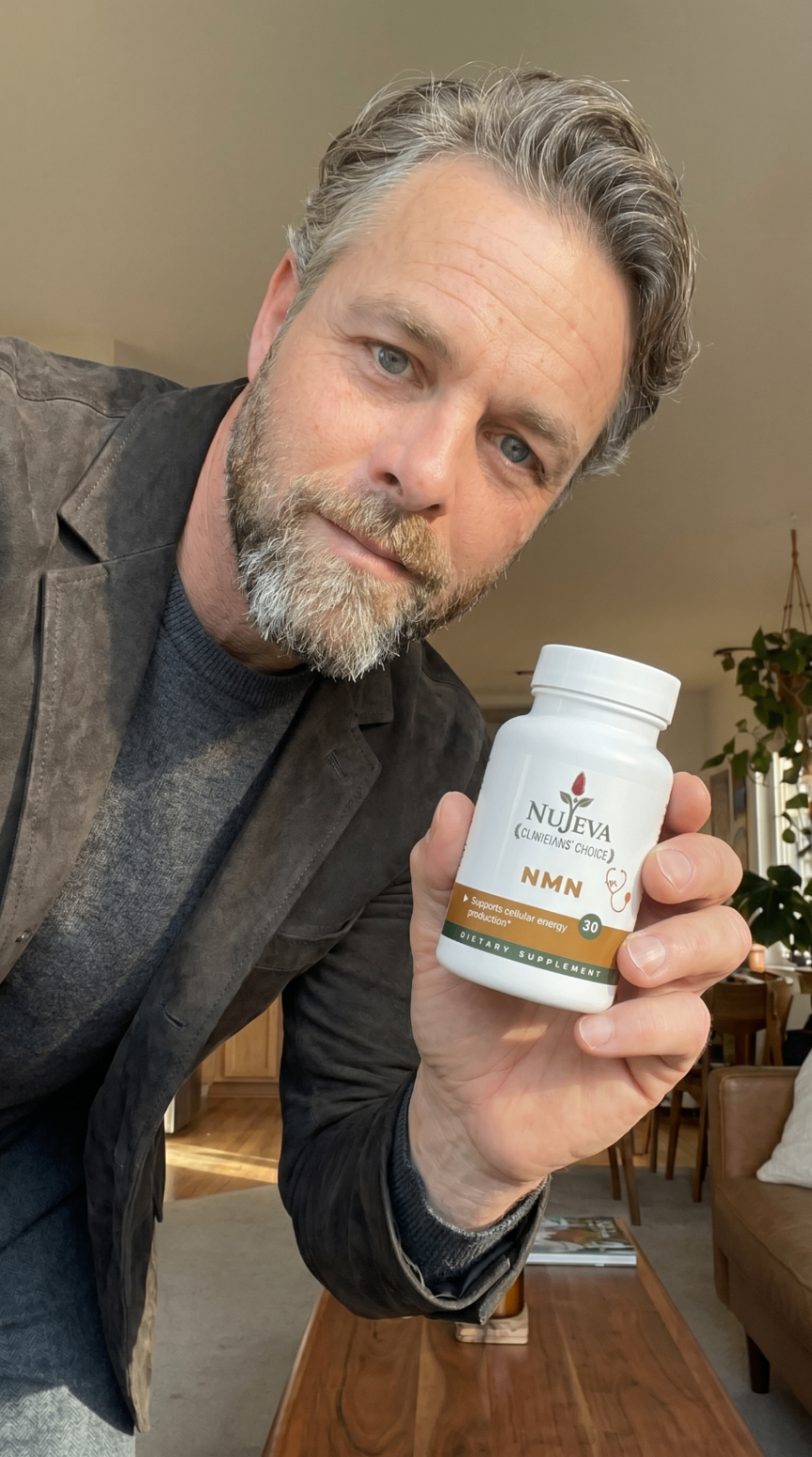 Man holding Nūjeva NMN Capsules